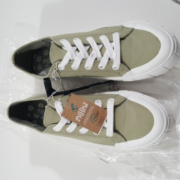 Shoes Size 11 Model Fran with Free Wild Fable Crossbody Purse - Picture 2 of 8